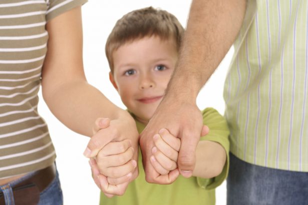 Как пережить аутизм ребенка, оставаясь одной семьей